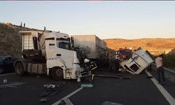 Gaziantep'te TIR'lar çarpıştı:3 yaralı