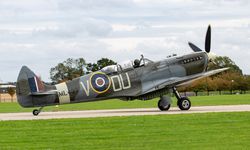 İngiltere’de İkinci Dünya Savaşı’ndan kalma uçak düştü: 1 kişi hayatını kaybetti