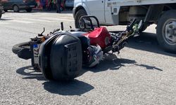 Kazada, başını çöp konteynerine çarpan motokurye öldü