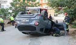 Alanya'da otomobil devrildi: 3 kişi yaralandı