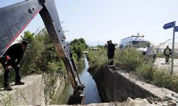 Antalya’da otomobil sulama kanalına düştü: 1'i bebek 2 ölü, 1 kayıp