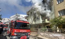 Manisa'da 3 katlı apartmanda yangın çıktı