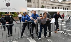New York'taki Met Gala etkinliği yakınlarında Filistin'de destek gösterisi düzenleyenlere gözaltı