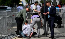 Slovakya Başbakanı Fico'ya silahlı saldırı: Hayati tehlikesi var