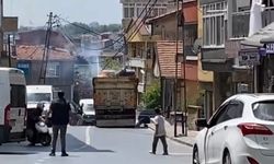 Sarıyer'de kamyon kabloları kopardı; esnaf elektriksiz kaldı