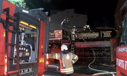Sultangazi'de yangını: 4 iş yeri hasar gördü