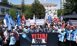 Türk Eğitim-Sen Üyeleri, öğretmene şiddetini protesto etti