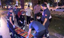 İstanbul’da kırmızı ışıkta geçen yayaya motosiklet çarptı: 1'i ağır 3 yaralı