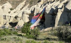 Kapadokya'da ters rüzgarla karşılaşan balon kayalıklara iniş yaptı