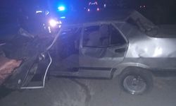 Adana'da otomobil refüje çarpıp karşı şeride savruldu: 1 ölü, 3 yaralı