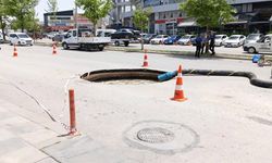 Ankara’da yol çöktü: 10 metrelik çukur oluştu