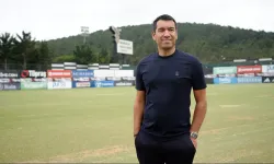 Beşiktaş Teknik Direktörü Van Bronckhorst, tesisleri gezdi