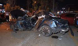 Bursa'da yarıştıkları iddia edilen iki otomobil çarpıştı: 1 ölü, 2 yaralı