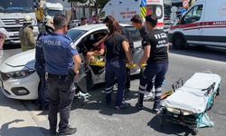 Büyükçekmece'de ambulans otomobile çarptı: 4 yaralı