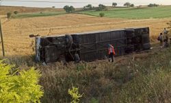 Denizli'de yolcu otobüsü devrildi: 12 yaralı