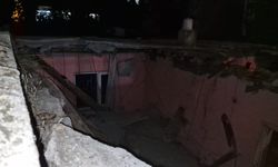 Diyarbakır'da metruk evin tavanı çöktü