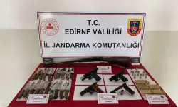 Edirne’de bir evde silah ve bıçak ele geçirildi