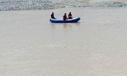 Serinlemek için girdiği nehirde kaybolan Burak'ı 300'e yakın kişi arıyor