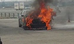 Pendik Kuzey Marmara Otoyolu'nda otomobil yandı