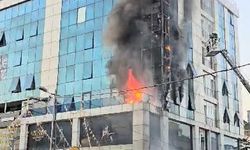 Ataşehir'de 8 katlı binanın dış cephesi yandı