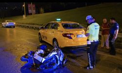 Üsküdar'da taksiye çarpan motosiklet sürücüsü yaralandı