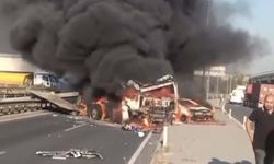 İzmir'de zincirleme trafik kazasında araçlar yandı: 6 yaralı