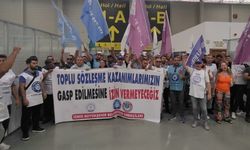 İzmir Büyükşehir Belediyesi memurları yarım gün iş bıraktı