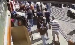 Fatih’te kamyondan mal indiren işçilerle otomobil sürücüsü arasında kavga çıktı