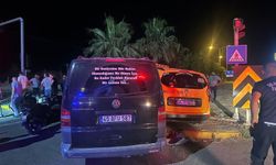 Manisa'da minibüs ile taksi çarpıştı: 1'i çocuk, 5 yaralı