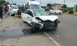 Arıza yapan otomobili için yol yardım aracı beklerken otomobil çarptı: 1 ölü, 4 yaralı