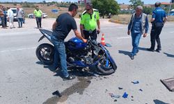 Kırıkkale'de motosiklet ile otomobil çarpıştı: 3 yaralı