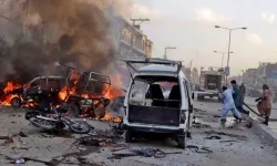 Pakistan'da yol kenarına yerleştirilen bombanın patlaması sonucu 7 asker öldü