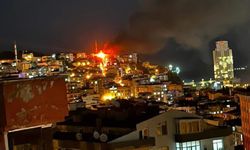 Samsun'da 5 katlı binanın çatısı yandı