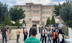 Şanlıurfa’da polisler sınava geç kalan öğrenciler için seferber oldu