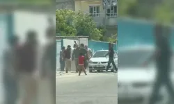 Şanlıurfa'da,1 kişinin yaralandığı silahlı komşu kavgası kamerada