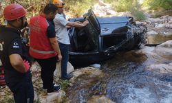 Siirt'te dere yatağına devrilen otomobilin sürücüsü öldü