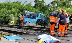 Slovakya'da yolcu treniyle otobüs çarpıştı: En az 6 ölü