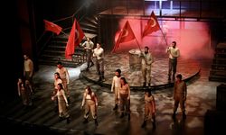 Yüzyıllık Destan: Savaş oyunu Samsun'da tiyatro severlerle buluştu