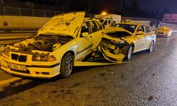 Zeytinburnu D-100 Karayolu'nda arıza yapan otomobile taksi çarptı: 1'i ağır 2 yaralı