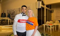 Türk damat ile Hollandalı gelinin düğününde milli maç coşkusu
