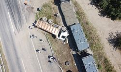 Çankırı'da trenin kamyona çarptığı kazada 1 kişi yaşamını yitirdi, 3 kişi yaralandı