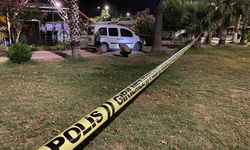 Adana'da parkta oturan gençlere silahlı saldırı: 1 ölü, 1 yaralı