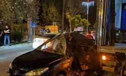 Adana'da park halindeki kamyona çarpan otomobilin sürücüsü öldü