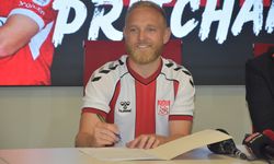 Alex Pritchard, Sivasspor'a 2 yıllık imza attı