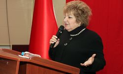 Hanım Halilova: Bozkurt işareti MHP’nin değil, Türkeş'e ben öğrettim