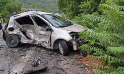 Bursa'da 2 otomobil çarpıştı: 1 ölü, 3 yaralı