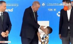 Cumhurbaşkanı Erdoğan, elini öpmeyen çocuğa tokat attı