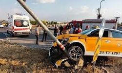 Diyarbakır’da otomobille taksi çarpıştı: 2 yaralı