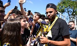 Fenerbahçe'de Youssef En-Nesyri 5 yıllık sözleşmeyi imzaladı