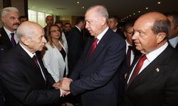 Bahçeli, kendisinden 6 yaş küçük Erdoğan'ın elini mi öpmek istedi?